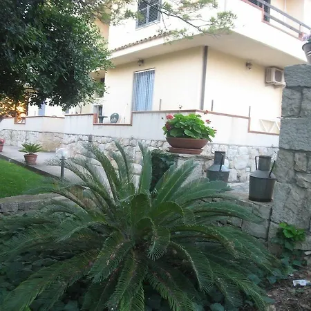With One In Modica, With Pool Access, Enclosed Garden A Apartment